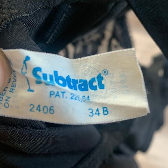 Vintage Subtract Black Lace Bodysuit – Size 34B - Picture 8 of 8